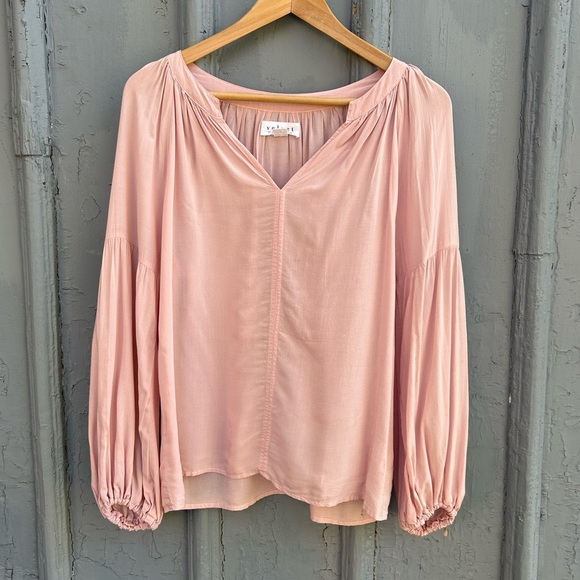 Velvet by Graham and Spencer Noria blouse, Small - Picture 4 of 9